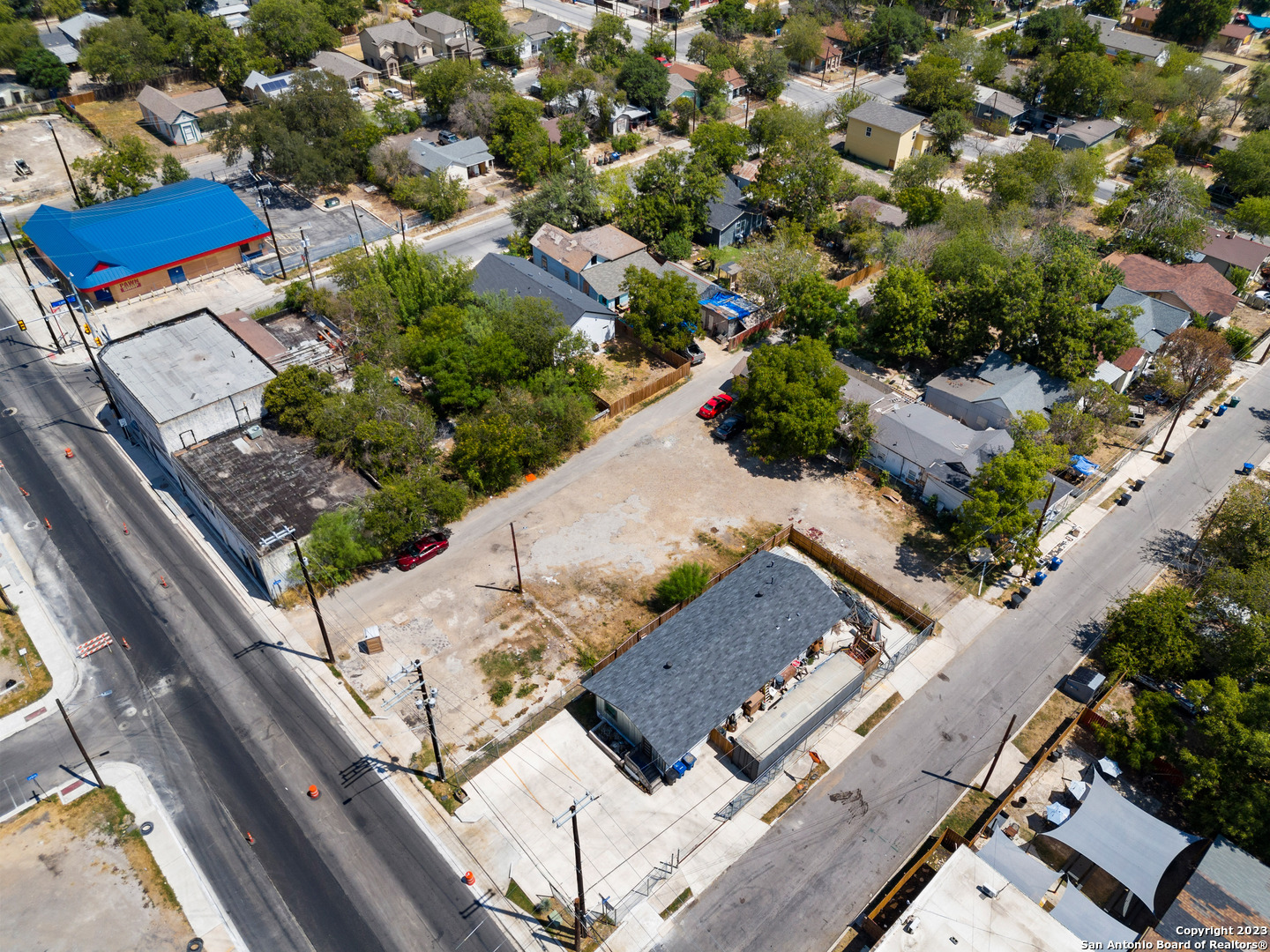 Search 920 N NEW BRAUNFELS AVE