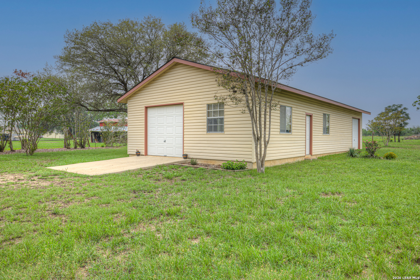 12737 WOMAN HOLLERING RD