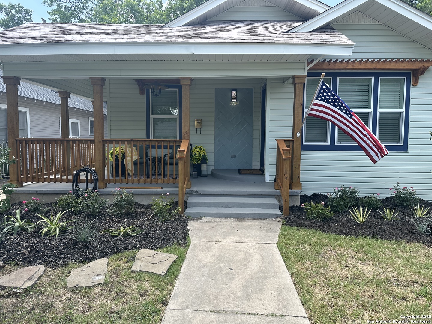 1734 W Kings Hwy