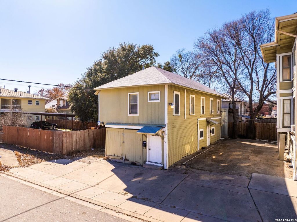 Photo of 124 E Ashby Pl, San Antonio, TX 78212 (MLS # 1943475)