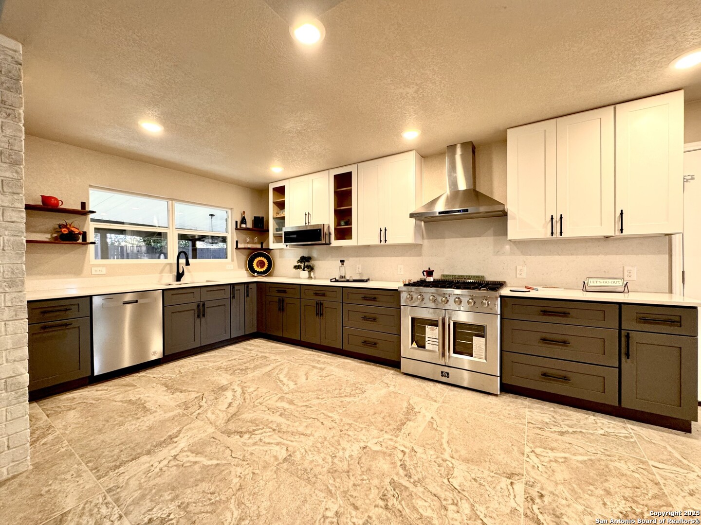 101 DANDELION LN