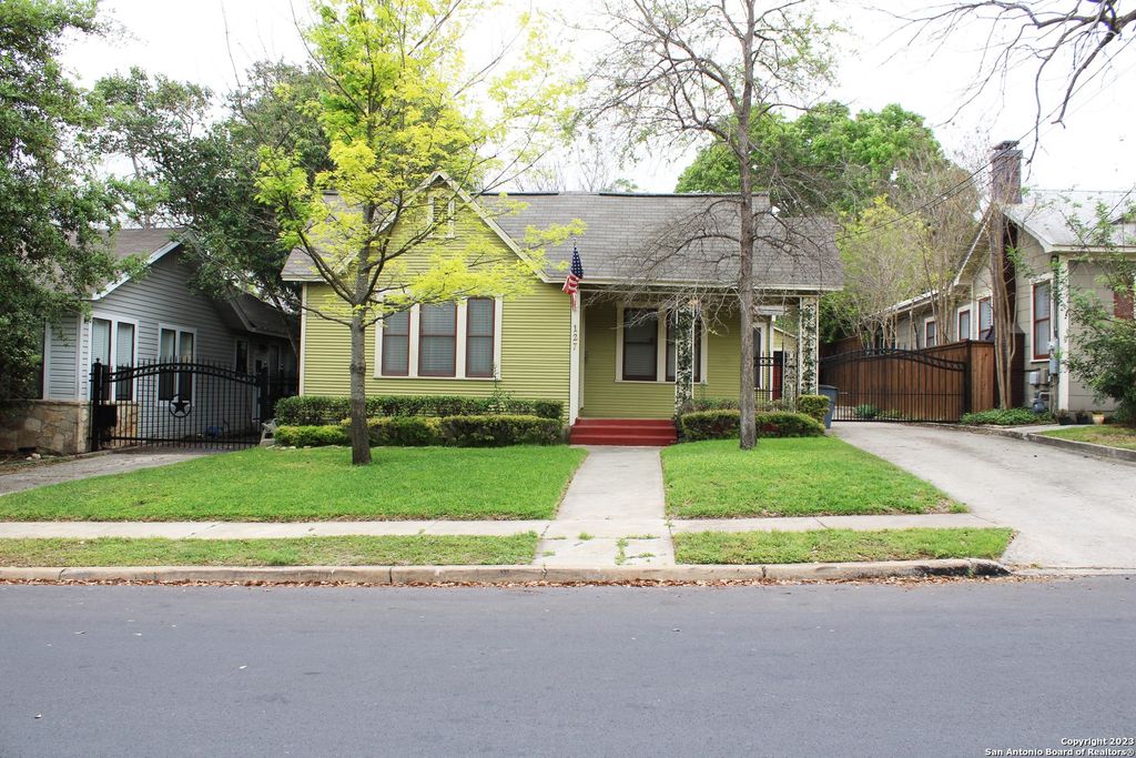 Photo of 127 NORMANDY AVE, Alamo Heights, TX 78209 (MLS # 1956599)
