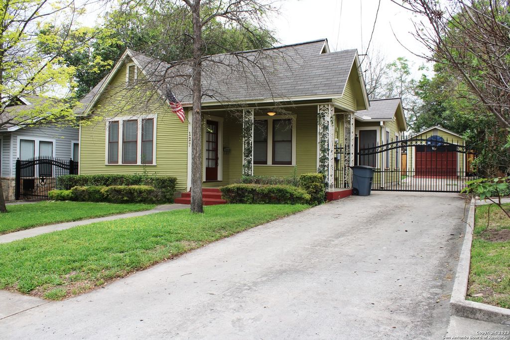Photo of 127 NORMANDY AVE, Alamo Heights, TX 78209 (MLS # 1956599)