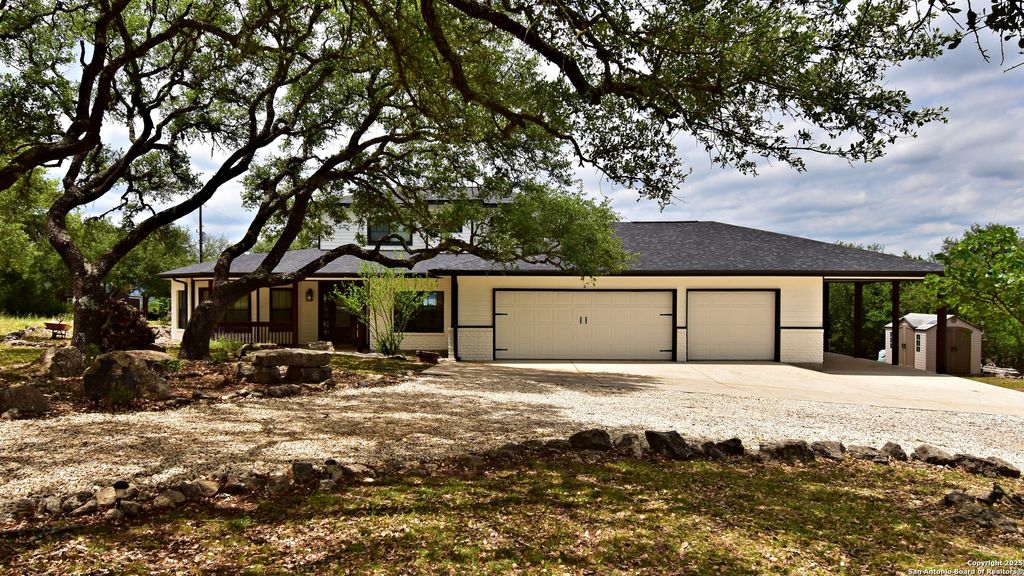 Photo of 852 Crossbow, Canyon Lake, TX 78133 (MLS # 1887652)