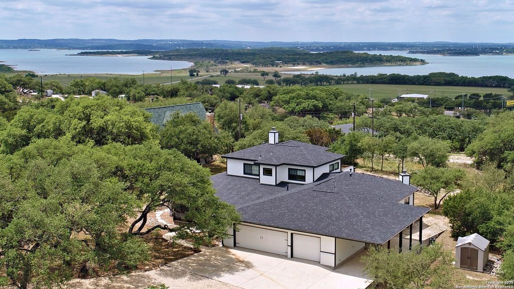 Photo of 852 Crossbow, Canyon Lake, TX 78133 (MLS # 1887652)