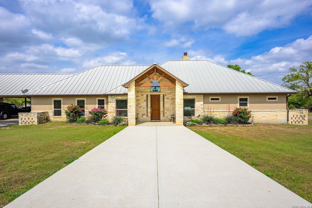 Photo of 830 Camino Cantera, Boerne, TX 78006 (MLS # 1956307)