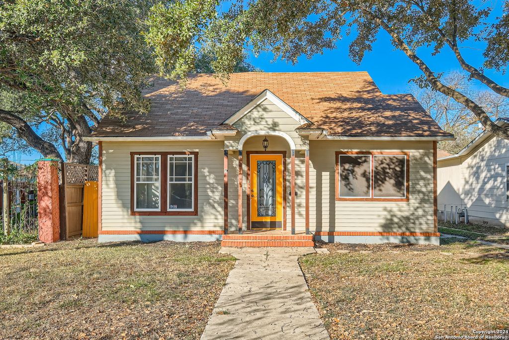 Photo of 1611 MCKINLEY AVE, San Antonio, TX 78210 (MLS # 1918809)