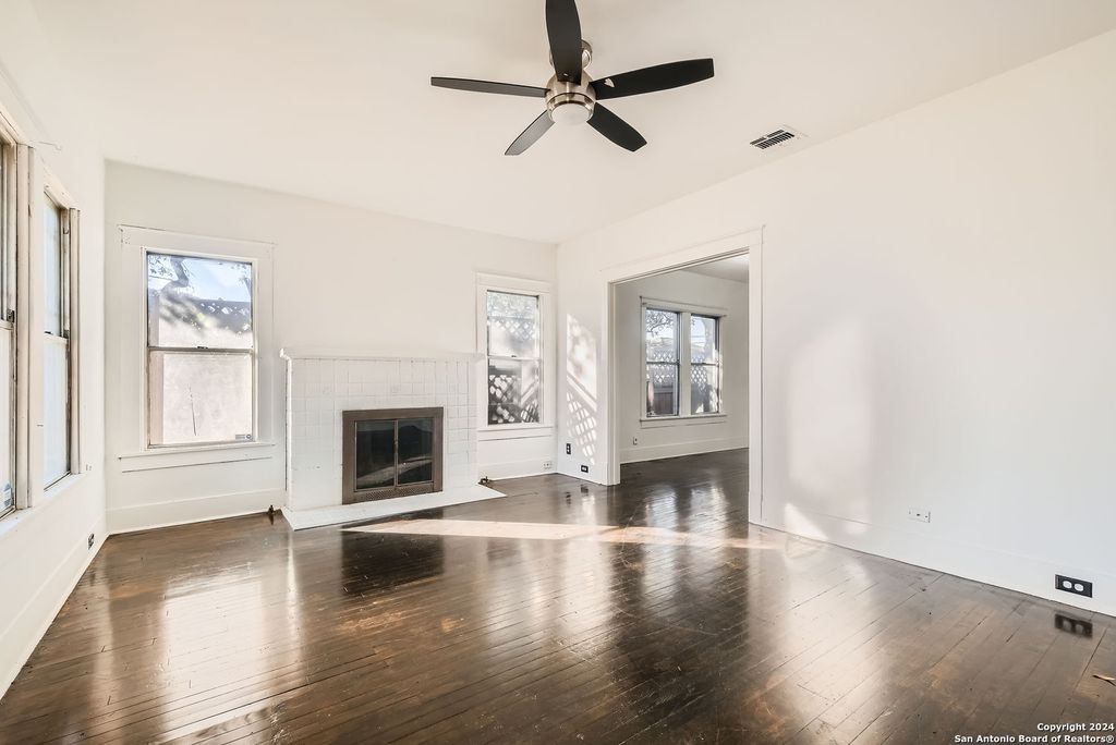 Photo of 1611 MCKINLEY AVE, San Antonio, TX 78210 (MLS # 1918809)