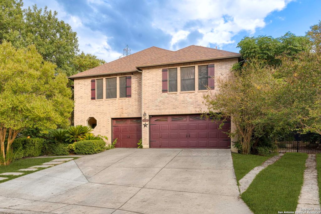 Photo of 14003 Cougar Rock Drive, San Antonio, TX 78230 (MLS # 1914373)