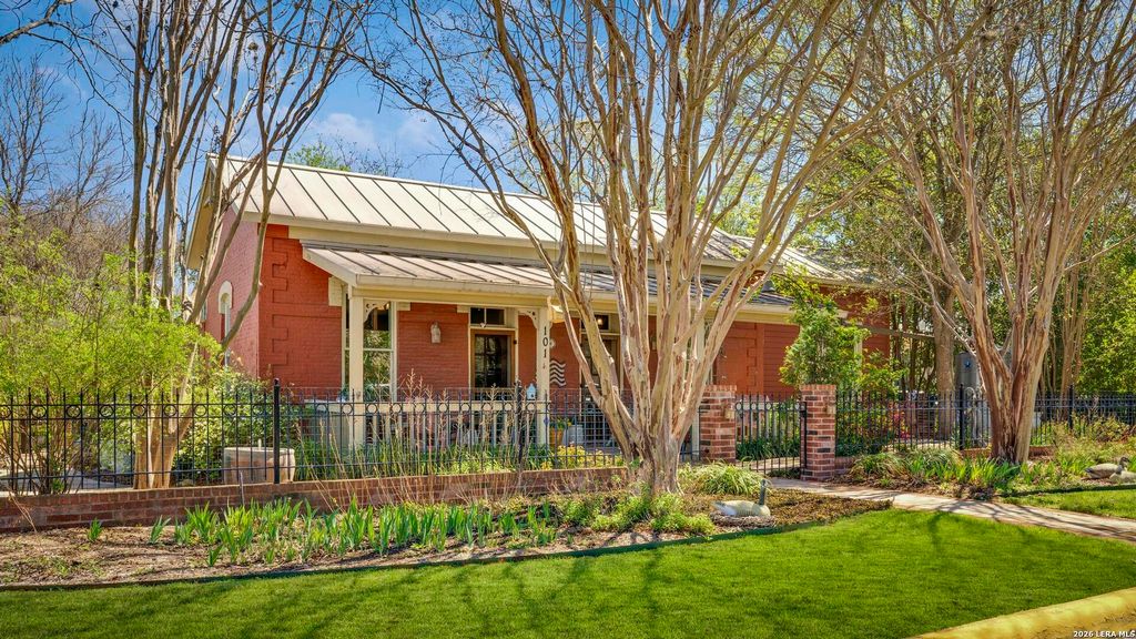 Photo of 101 Landa, Boerne, TX 78006 (MLS # 1949021)