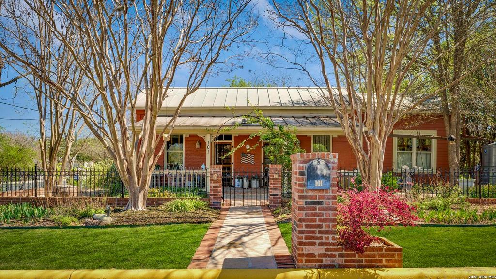 Photo of 101 Landa, Boerne, TX 78006 (MLS # 1949021)