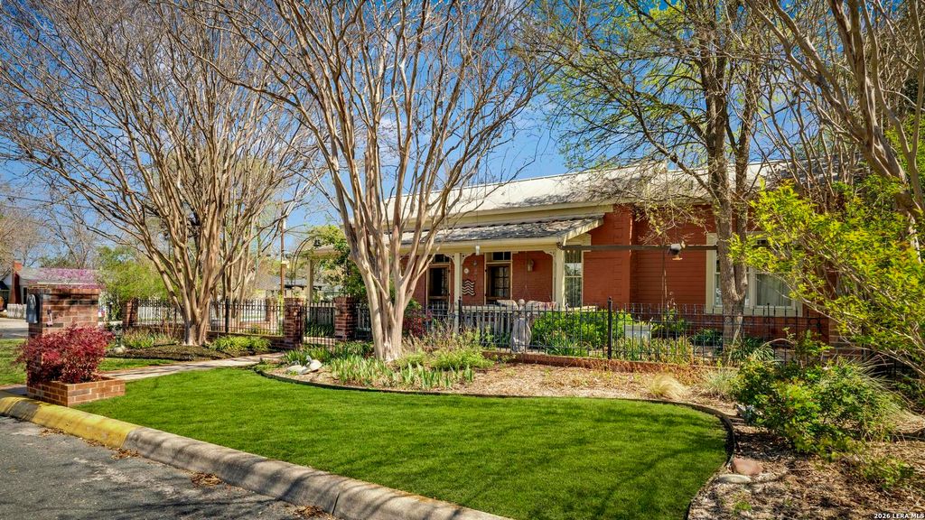 Photo of 101 Landa, Boerne, TX 78006 (MLS # 1949021)