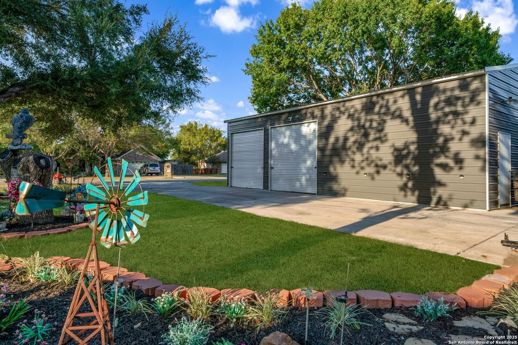 Photo of 111 Santa Anna, Seguin, TX 78155 (MLS # 1912964)