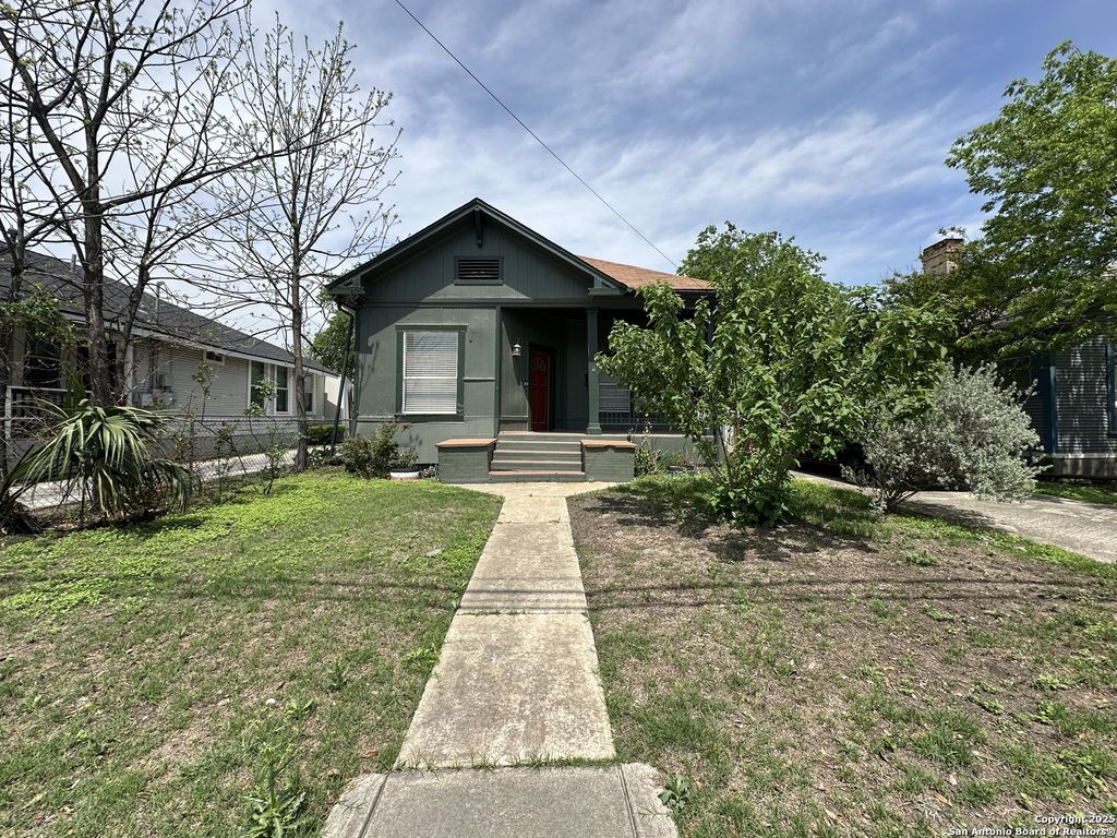 Photo of 311 E ASHBY PL, San Antonio, TX 78212 (MLS # 1930749)