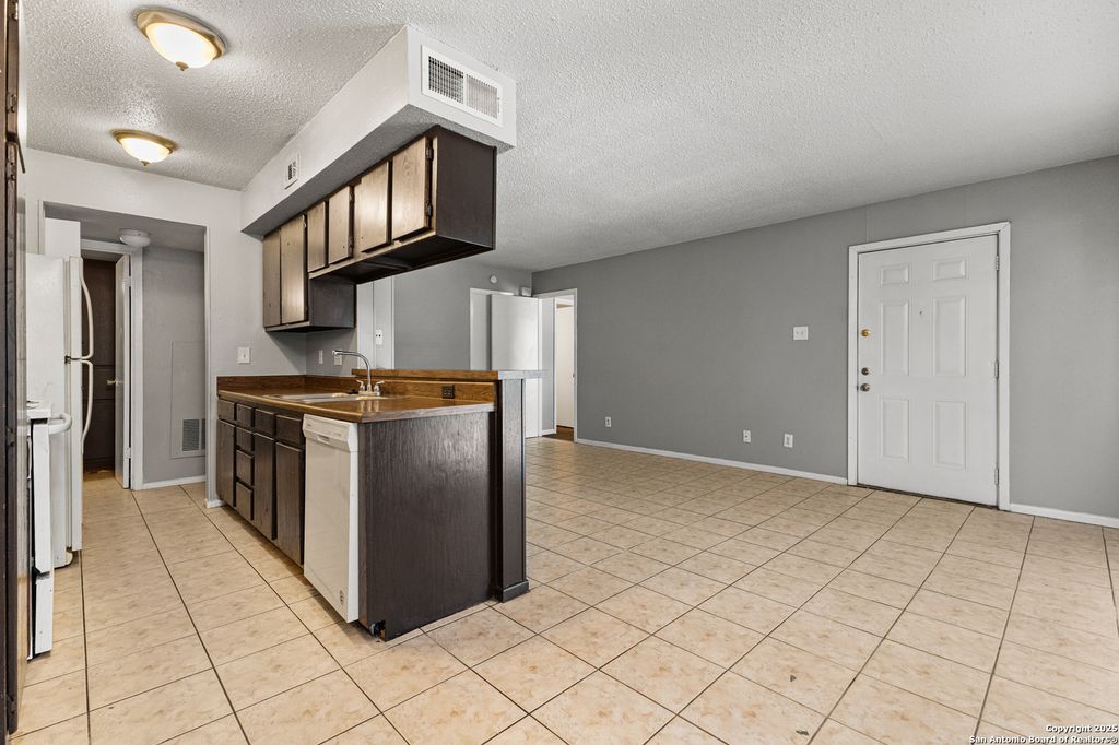 Photo of 5827 Shadow Glen 3 -UPSTAIRS #3 -UPSTAIRS, San Antonio, TX 78240 (MLS # 1909220)