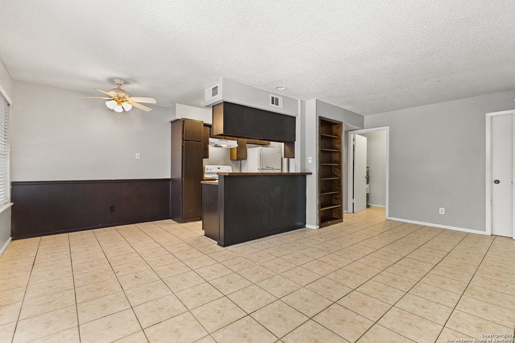 Photo of 5827 Shadow Glen 3 -UPSTAIRS #3 -UPSTAIRS, San Antonio, TX 78240 (MLS # 1909220)