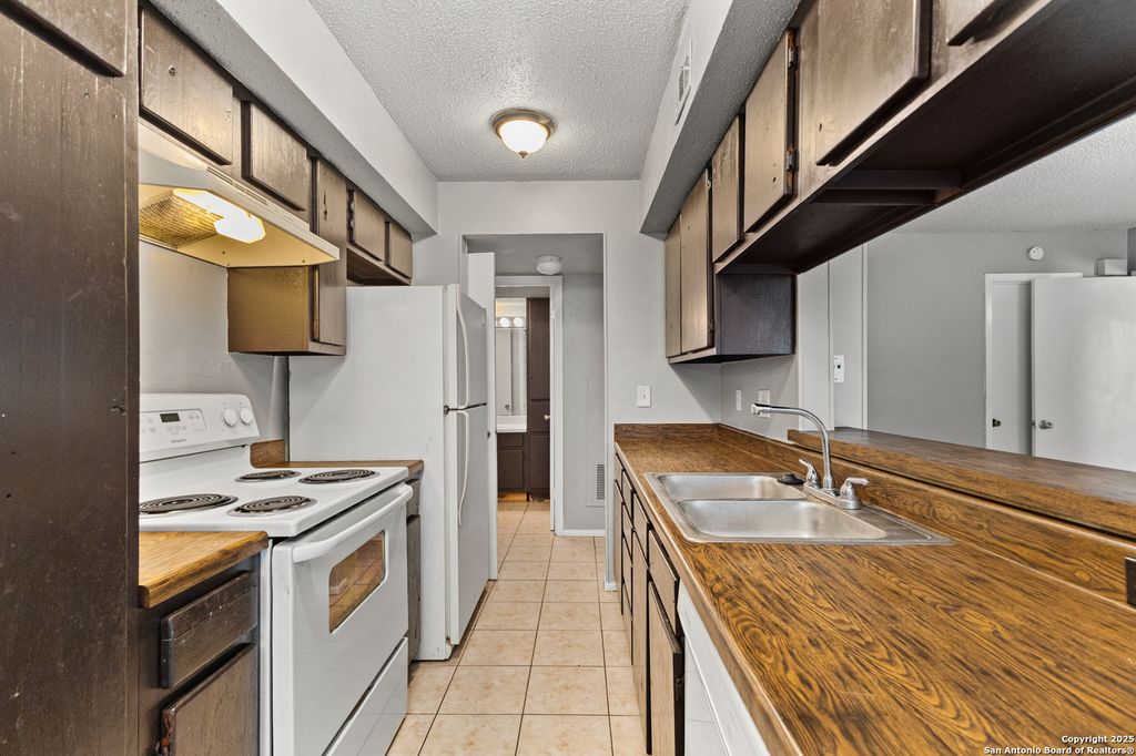 Photo of 5827 Shadow Glen 3 -UPSTAIRS #3 -UPSTAIRS, San Antonio, TX 78240 (MLS # 1909220)