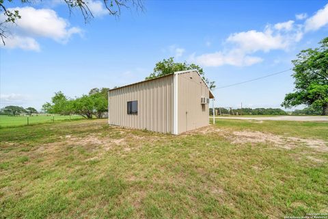 A home in Floresville