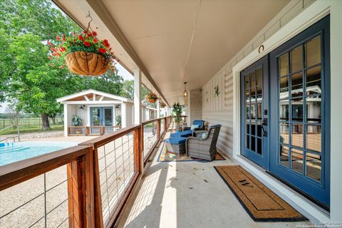 A home in Floresville