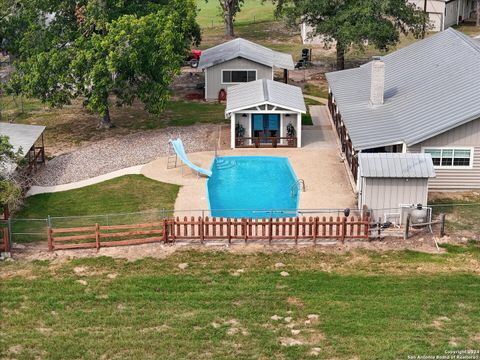 A home in Floresville