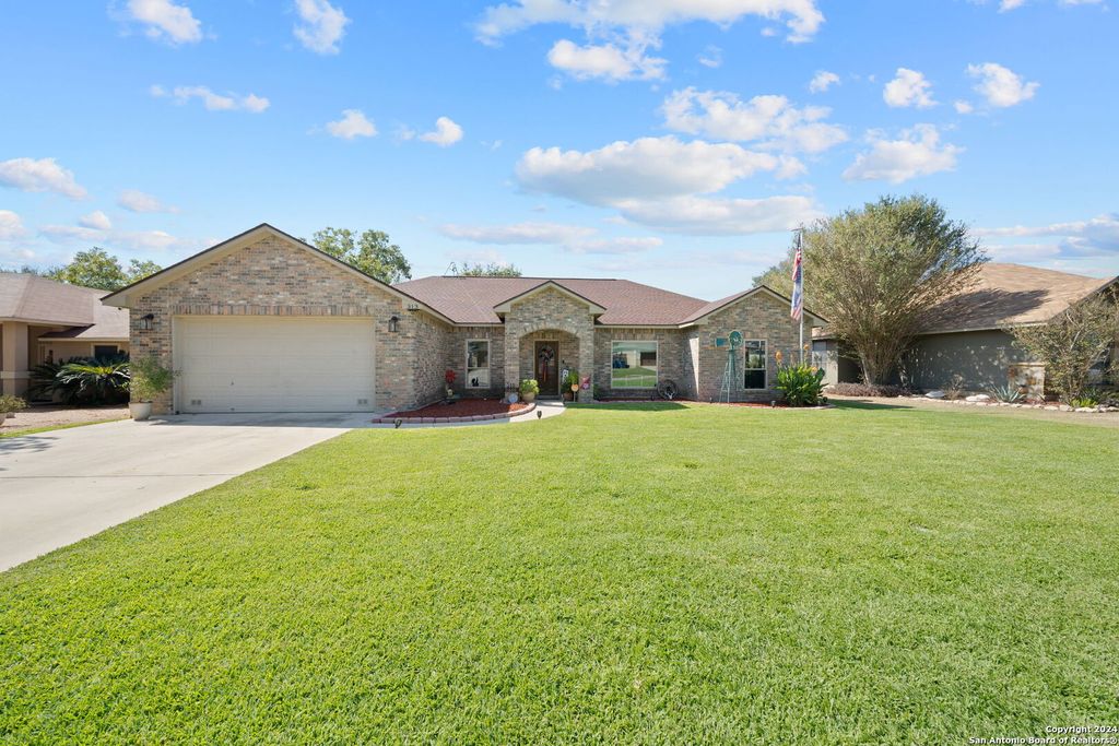 Photo of 313 YORKTOWN, Pleasanton, TX 78064 (MLS # 1908879)