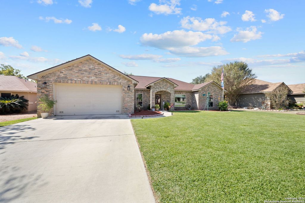 Photo of 313 YORKTOWN, Pleasanton, TX 78064 (MLS # 1908879)