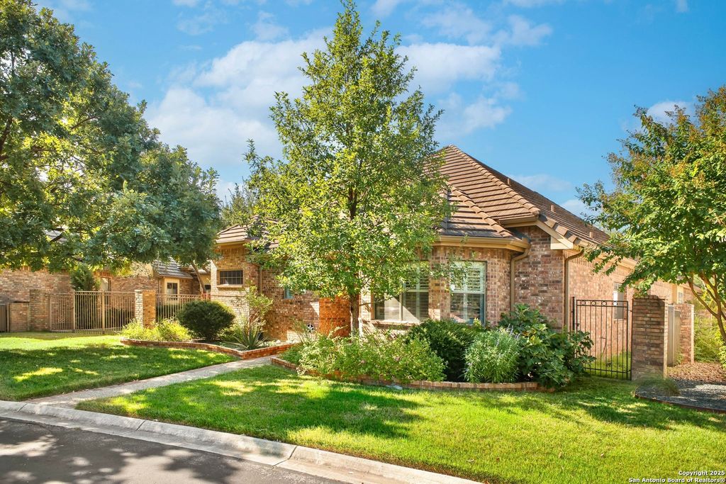 Photo of 4 Grantham, San Antonio, TX 78257 (MLS # 1897304)