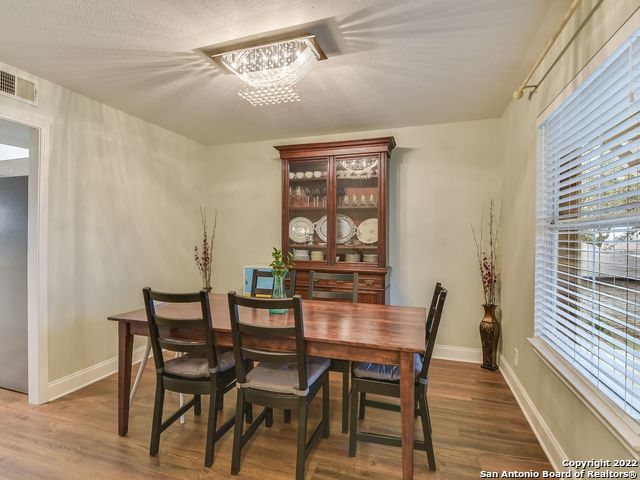 1323 E BITTERS RD