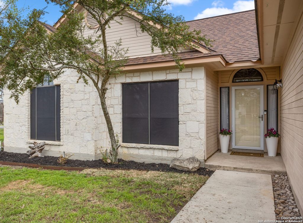 Photo of 101 Cibolo Crossing Drive, Boerne, TX 78006 (MLS # 1920910)