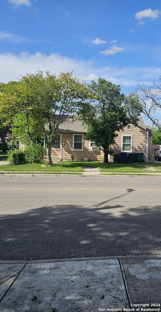 1519 STEVES AVE