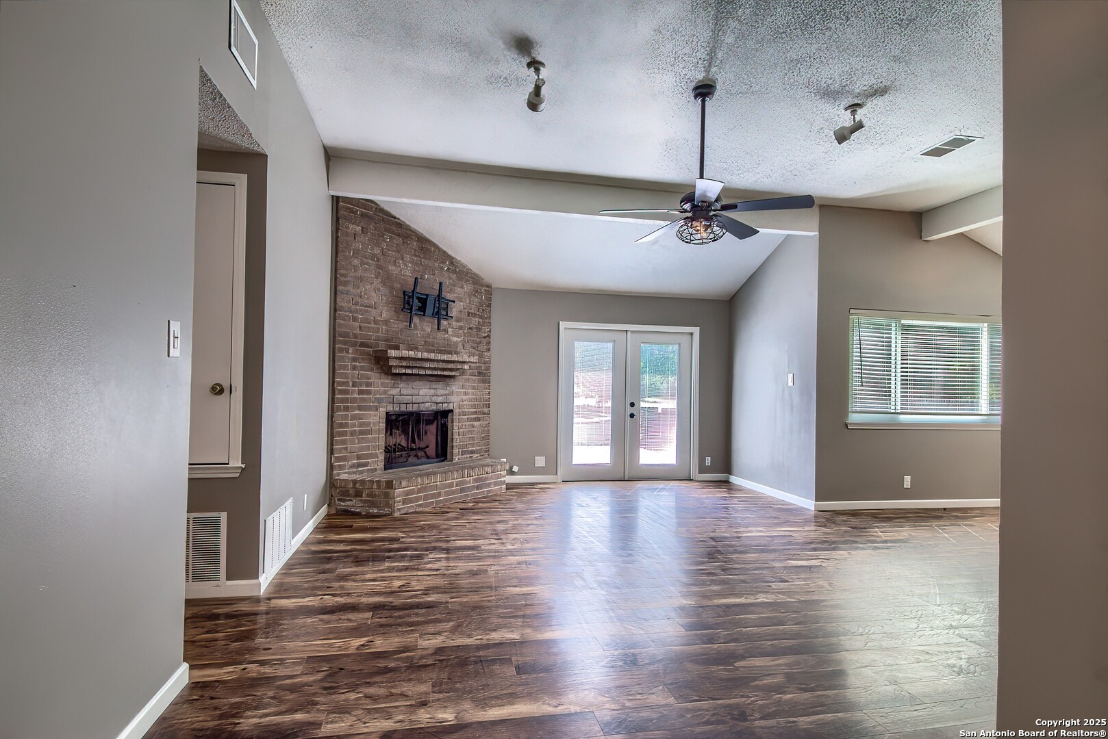 10910 Forest