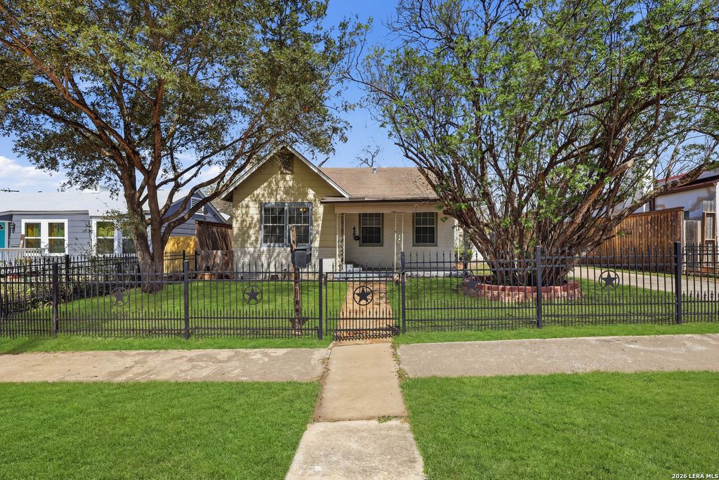 Photo of 427 Vanderbilt, San Antonio, TX 78210 (MLS # 1949828)