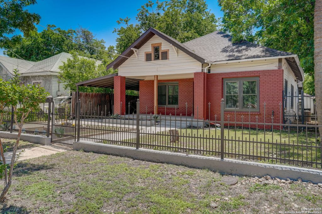 Photo of 622 Denver, San Antonio, TX 78210 (MLS # 1918256)