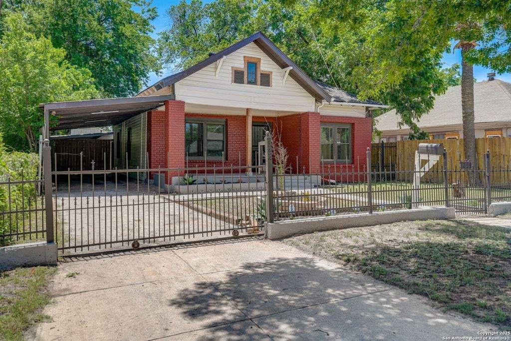 Photo of 622 Denver, San Antonio, TX 78210 (MLS # 1918256)