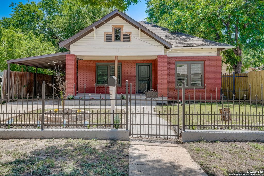 Photo of 622 Denver, San Antonio, TX 78210 (MLS # 1918256)