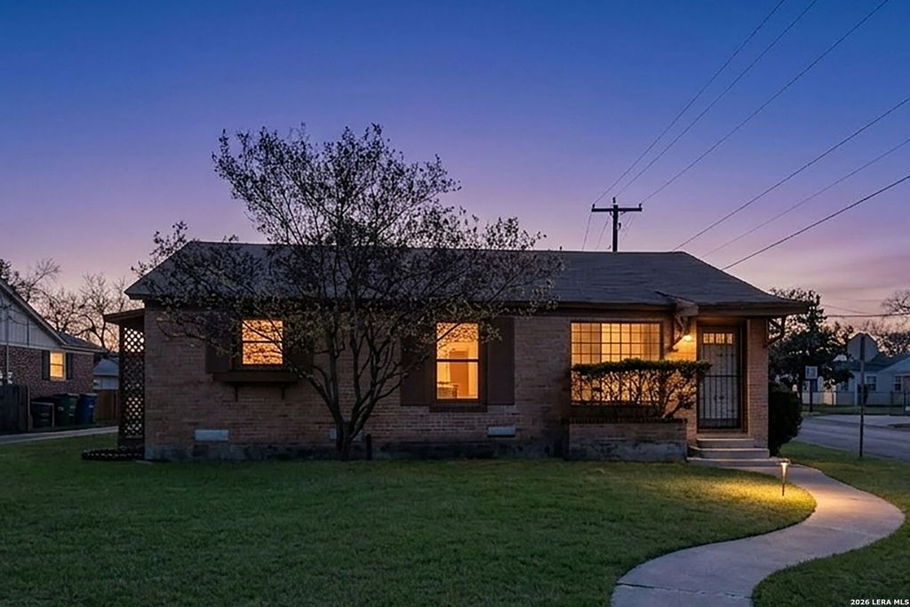 Photo of 1902 Schley Ave, San Antonio, TX 78210 (MLS # 1948566)