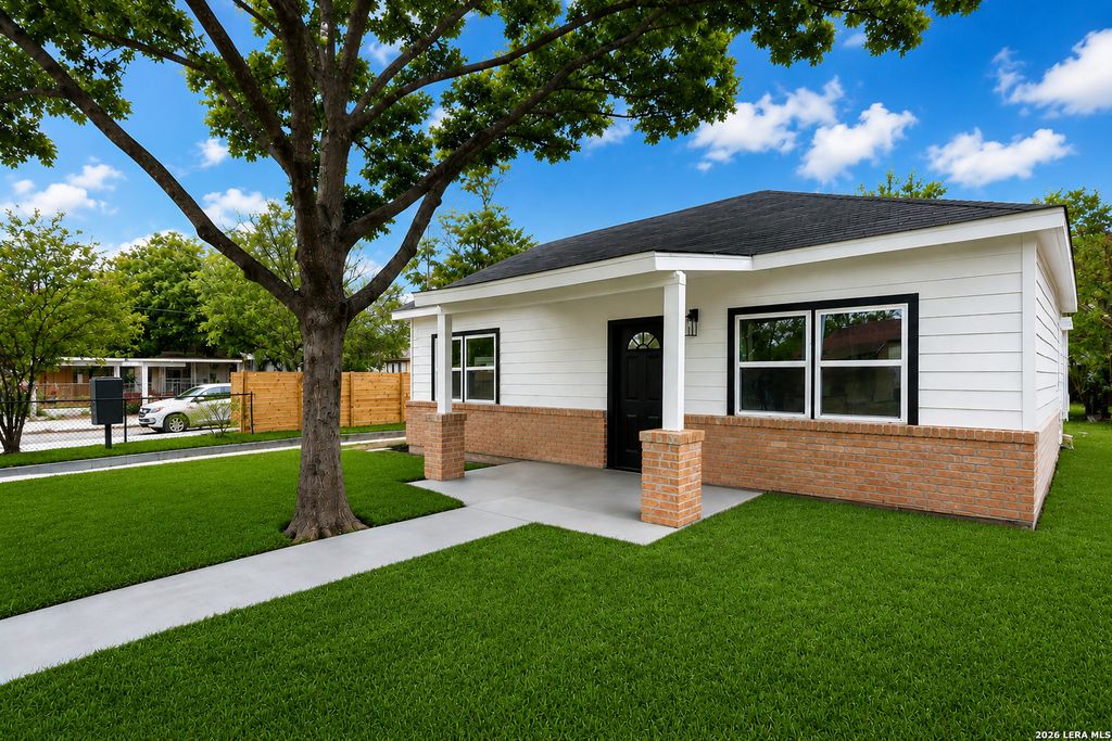 Photo of 123 SW 19TH ST, San Antonio, TX 78207 (MLS # 1993482)