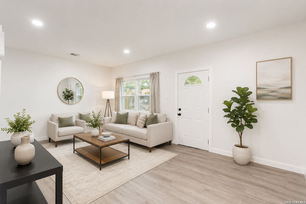 Photo of 123 SW 19TH ST, San Antonio, TX 78207 (MLS # 1993482)