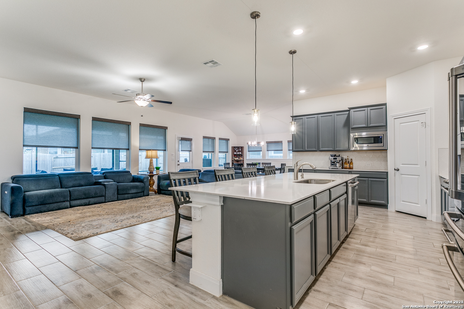 355 BORCHERS BLVD