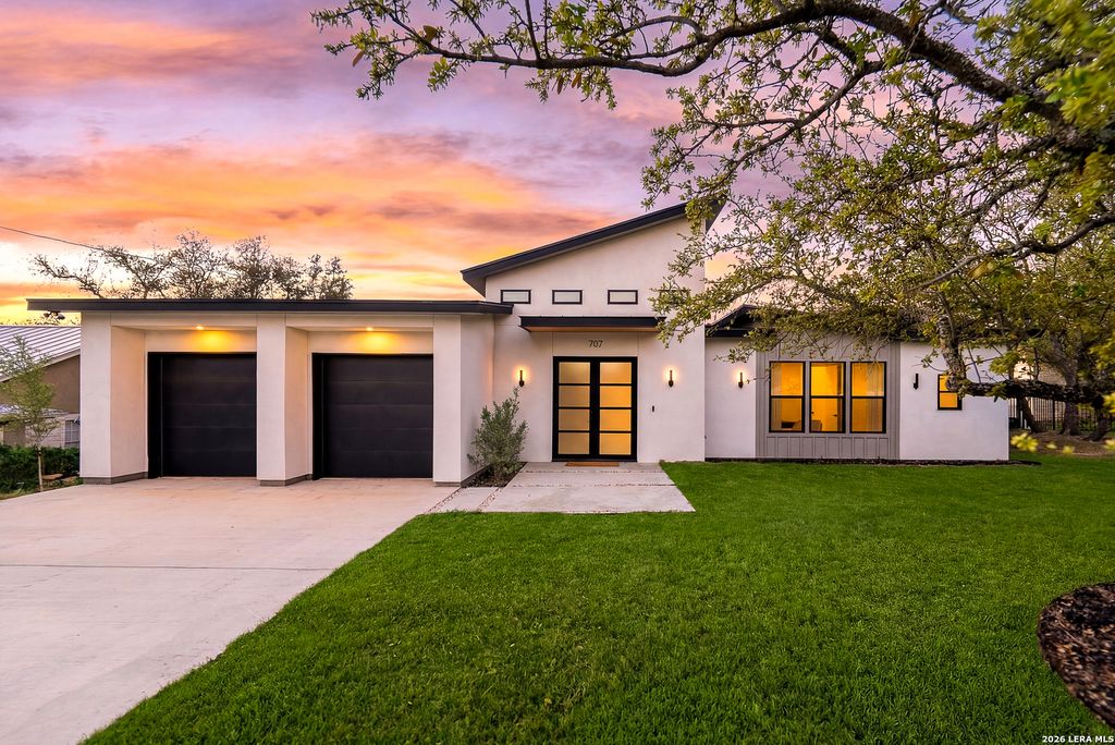 Photo of 707 Lone Cir, San Antonio, TX 78260 (MLS # 1951517)