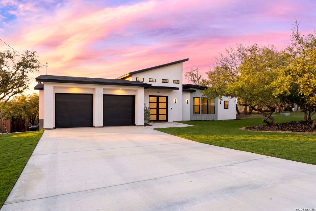 Photo of 707 Lone Cir, San Antonio, TX 78260 (MLS # 1951517)