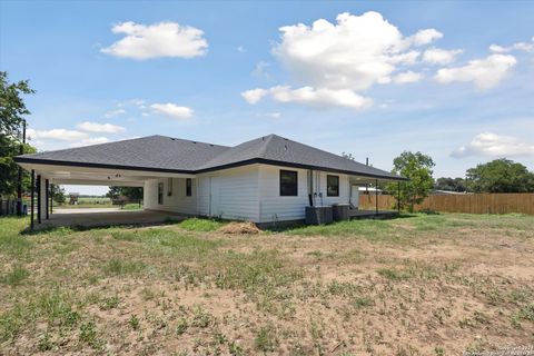 A home in Floresville