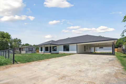 A home in Floresville