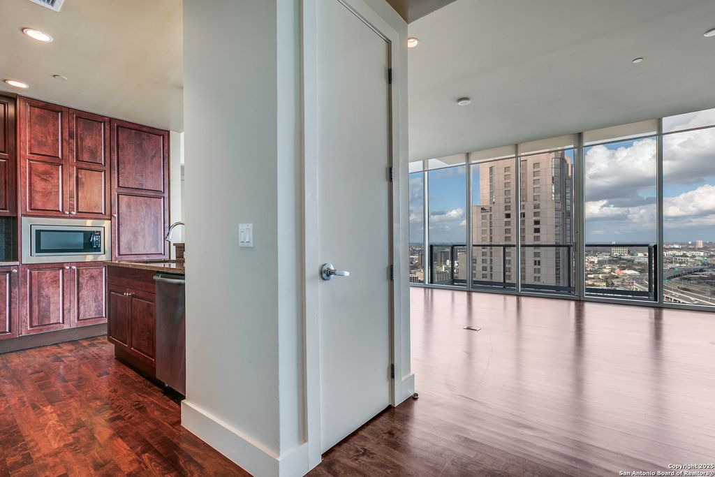 Photo of 610 E Market Street UNIT 2510, San Antonio, TX 78205 (MLS # 1930209)