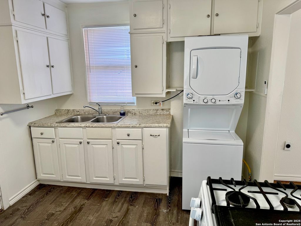 Photo of 513 eleanor, San Antonio, TX 78209 (MLS # 1914111)