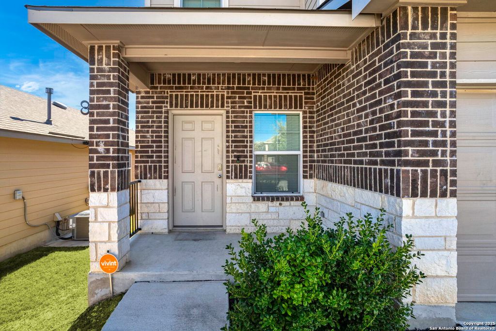 Photo of 109 Hogans Alley, Floresville, TX 78114 (MLS # 1919730)