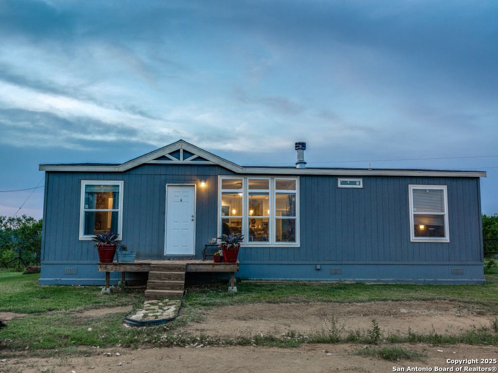 Photo of 2831 county road 430, Pleasanton, TX 78064 (MLS # 1872155)