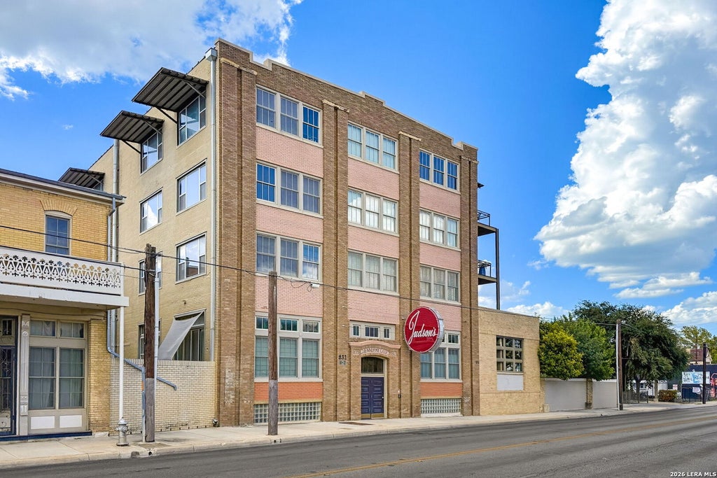 Photo of 831 S Flores Street 3210 #3210, San Antonio, TX 78204 (MLS # 1995041)