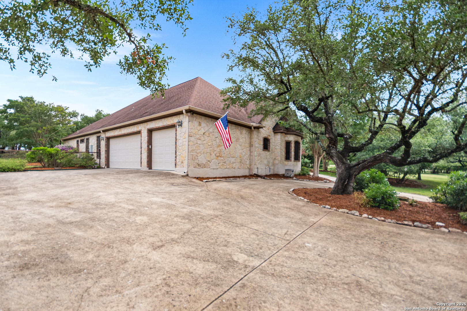 106 Oak Meadow Ln
