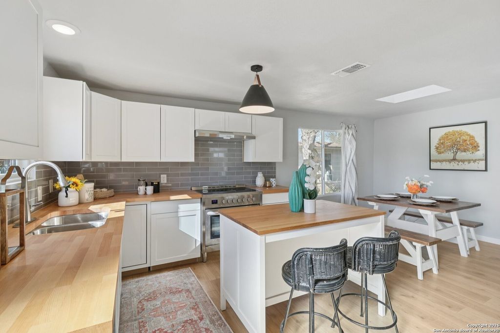 Photo of 404 Harper, Seguin, TX 78155 (MLS # 1933240)